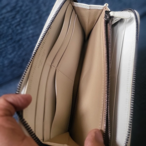 Bottega Veneta Intrecciato Zippy Zip Wallet Cream Ecru Leather,,Authentic!! - Picture 8 of 14